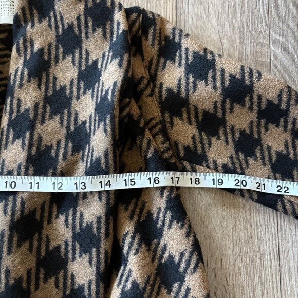 Harris Wharf London Houndstooth Plaid Blanket Coat with Belt - Picture 10 of 14